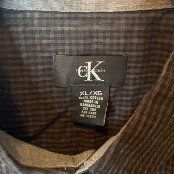 Calvin Klein dark plaid cotton button up shirt - Picture 2 of 4
